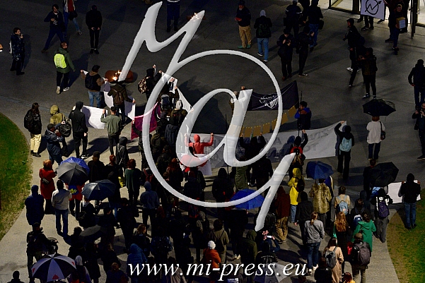 Protesti ob odprtju Centra Rog