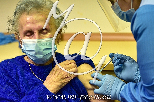 Zacetek cepljenja v Sloveniji