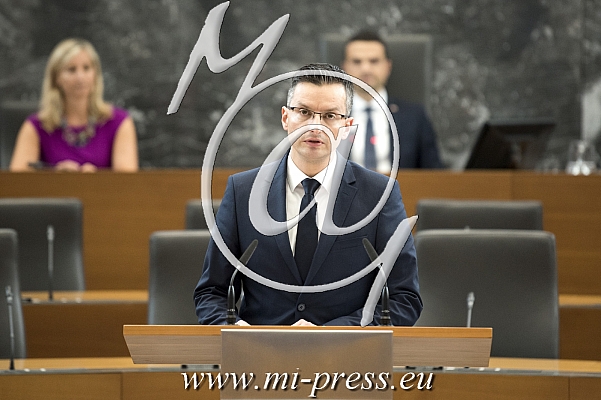Marjan SAREC -predsednik Vlade Slovenije-