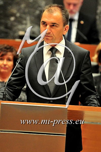 Janko VEBER -Minister za obrambo-